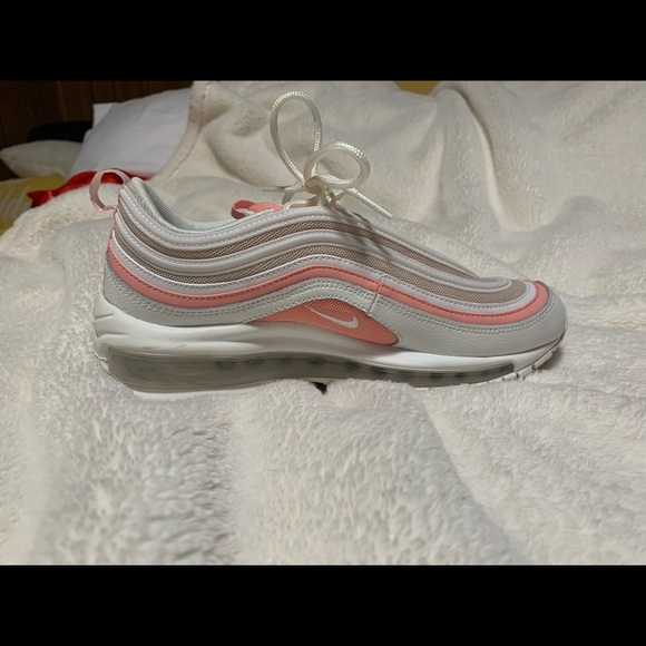 Nike - Picture 3 of 4